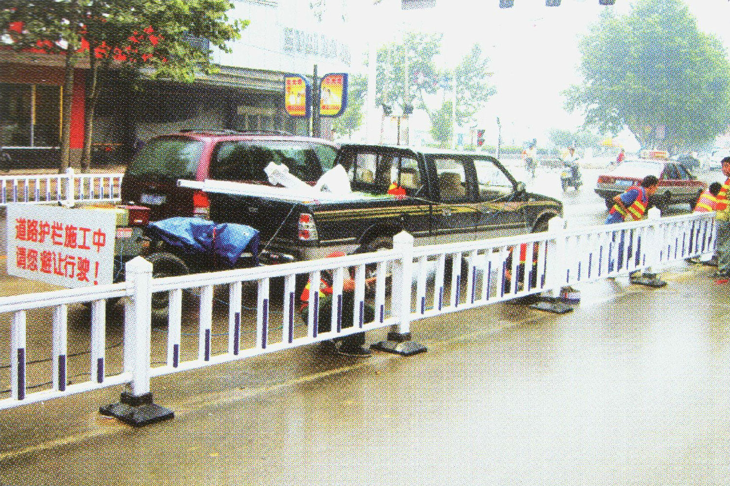 道路PVC護(hù)欄