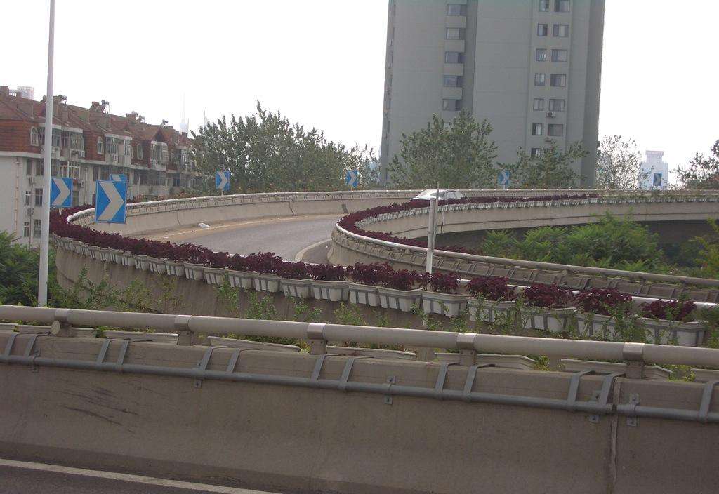 橋體防護(hù)欄.jpg